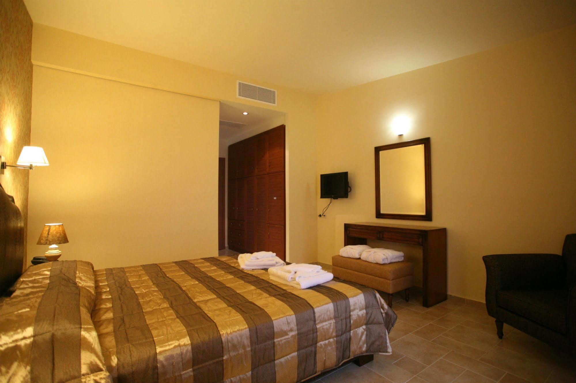 Hotel Tesoro Nikiana Exterior foto